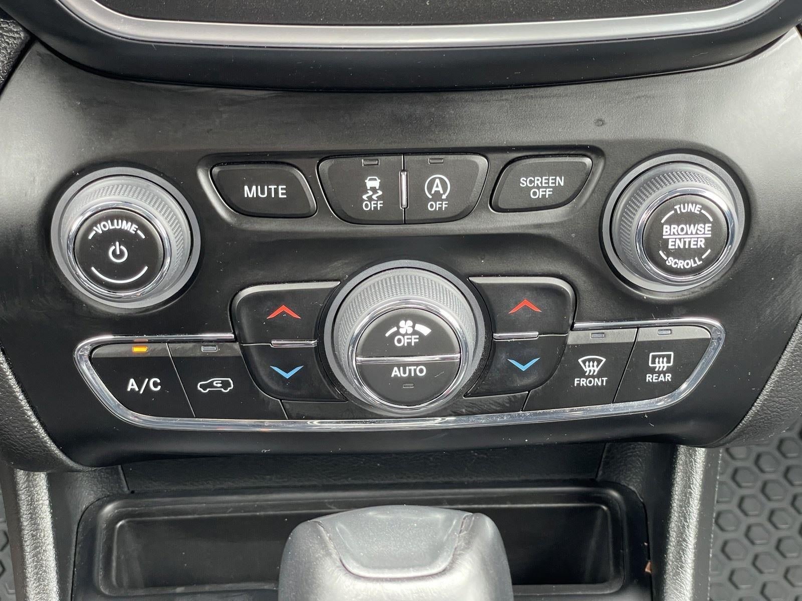 Used 2022 Jeep Cherokee Trailhawk w/ Sound & Nav Group AWD/4WD image 29