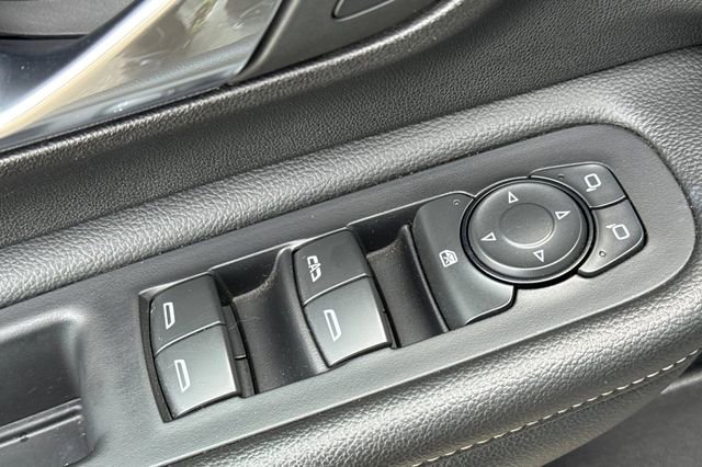 Used 2024 GMC Terrain SLT image 12