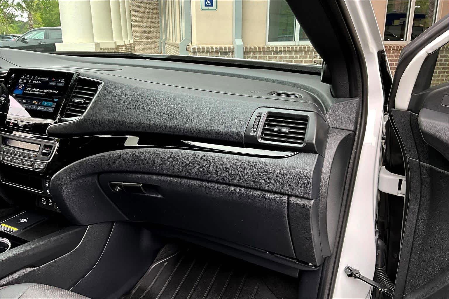 Certified 2025 Honda Passport Black Edition image 19