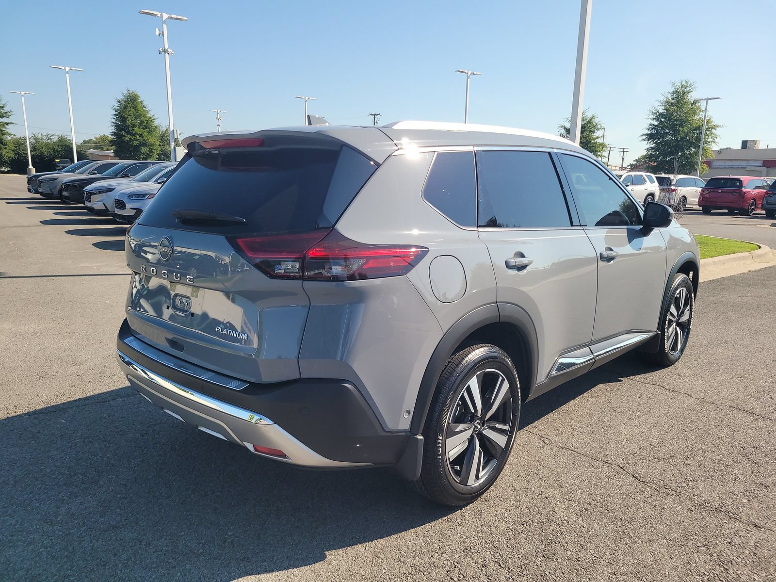 Used 2023 Nissan Rogue Platinum w/ Platinum Premium Package FWD image 3