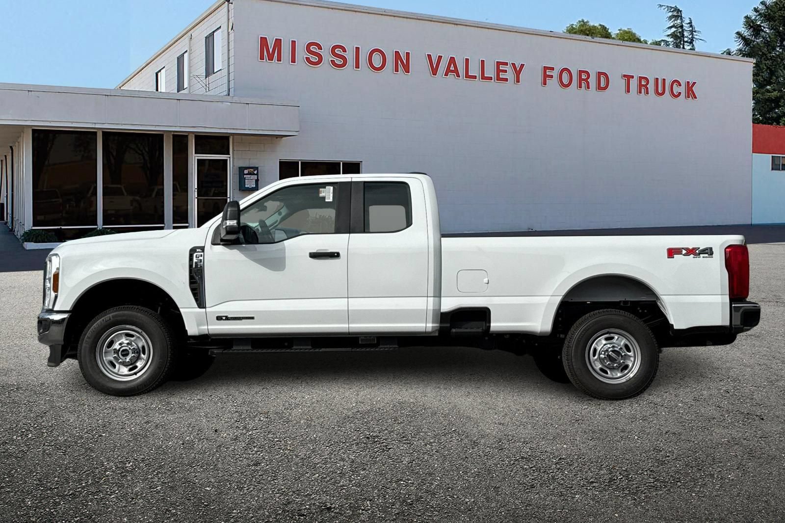 New 2026 Ford F350 XL w/ FX4 Off-Road Package AWD/4WD image 7