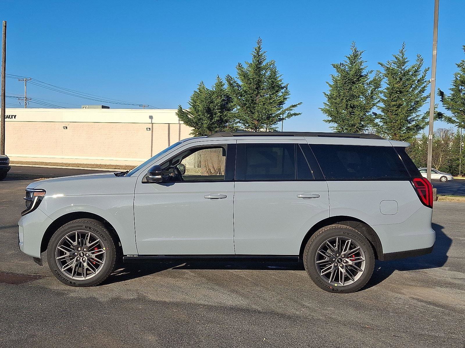 New 2025 Ford Expedition Platinum w/ Stealth Performance Package image 5