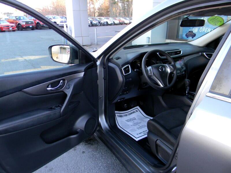 Used 2016 Nissan Rogue S image 16