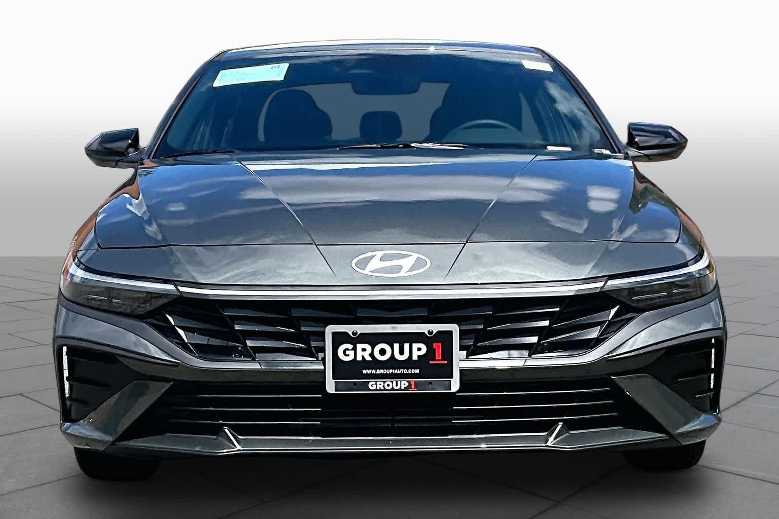 New 2026 Hyundai Elantra SEL Sport FWD image 3