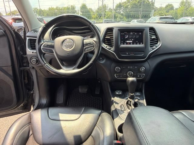 Used 2019 Jeep Cherokee Latitude Plus w/ Cold Weather Group AWD/4WD image 16