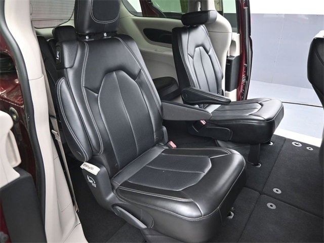 Used 2023 Chrysler Pacifica Touring-L image 24