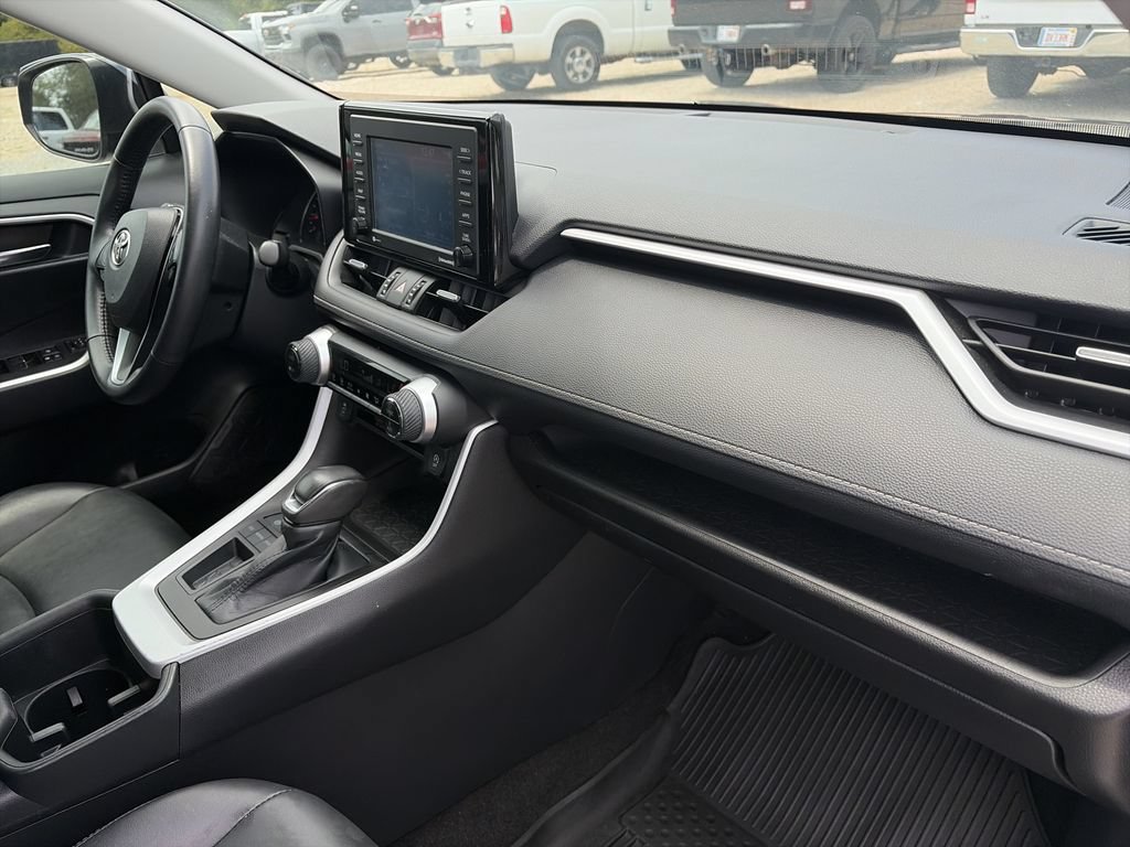 Used 2022 Toyota RAV4 XLE Premium FWD image 31