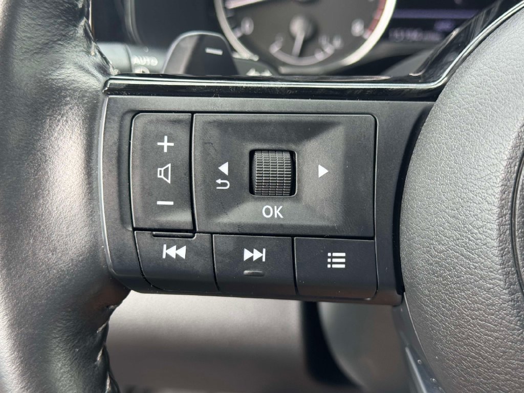 Used 2024 Nissan Pathfinder SL AWD/4WD image 18