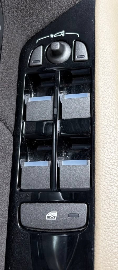 Used 2017 Land Rover Range Rover Evoque SE AWD/4WD image 17