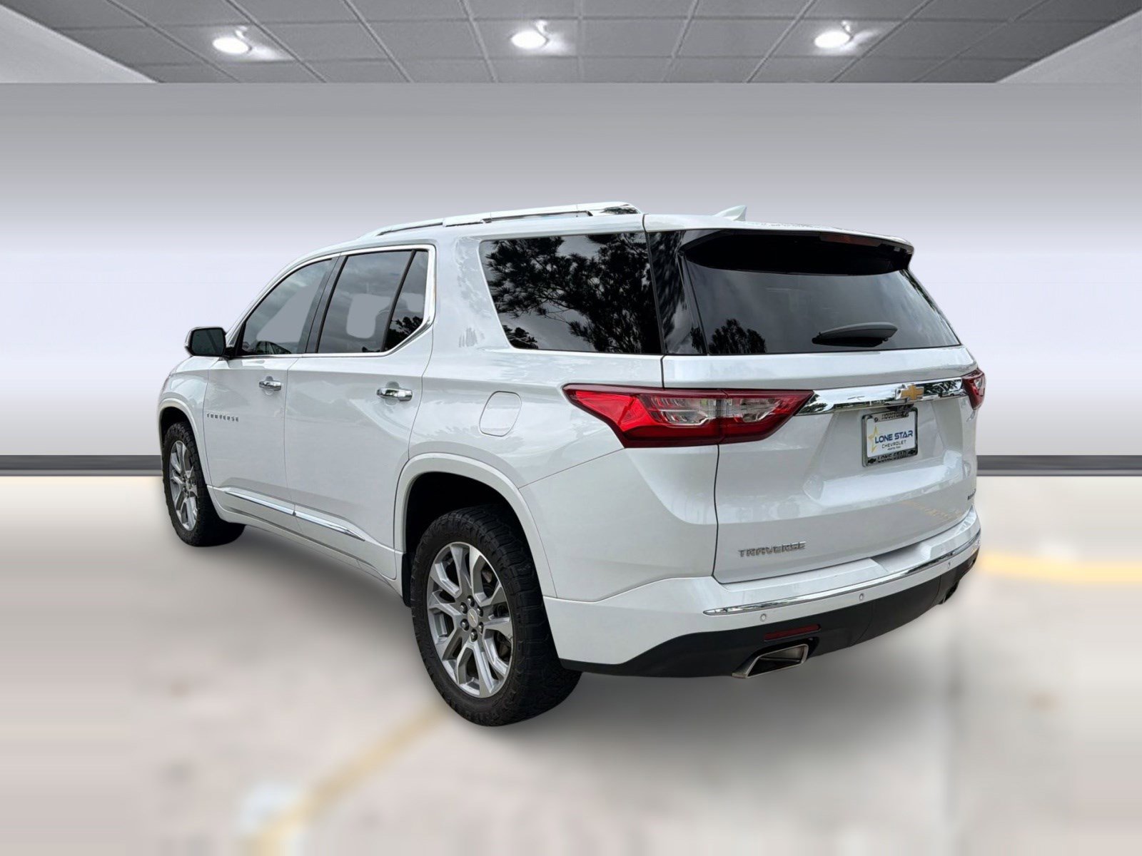 Used 2020 Chevrolet Traverse Premier FWD image 3