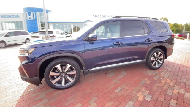 Used 2023 Honda Pilot Touring image 6