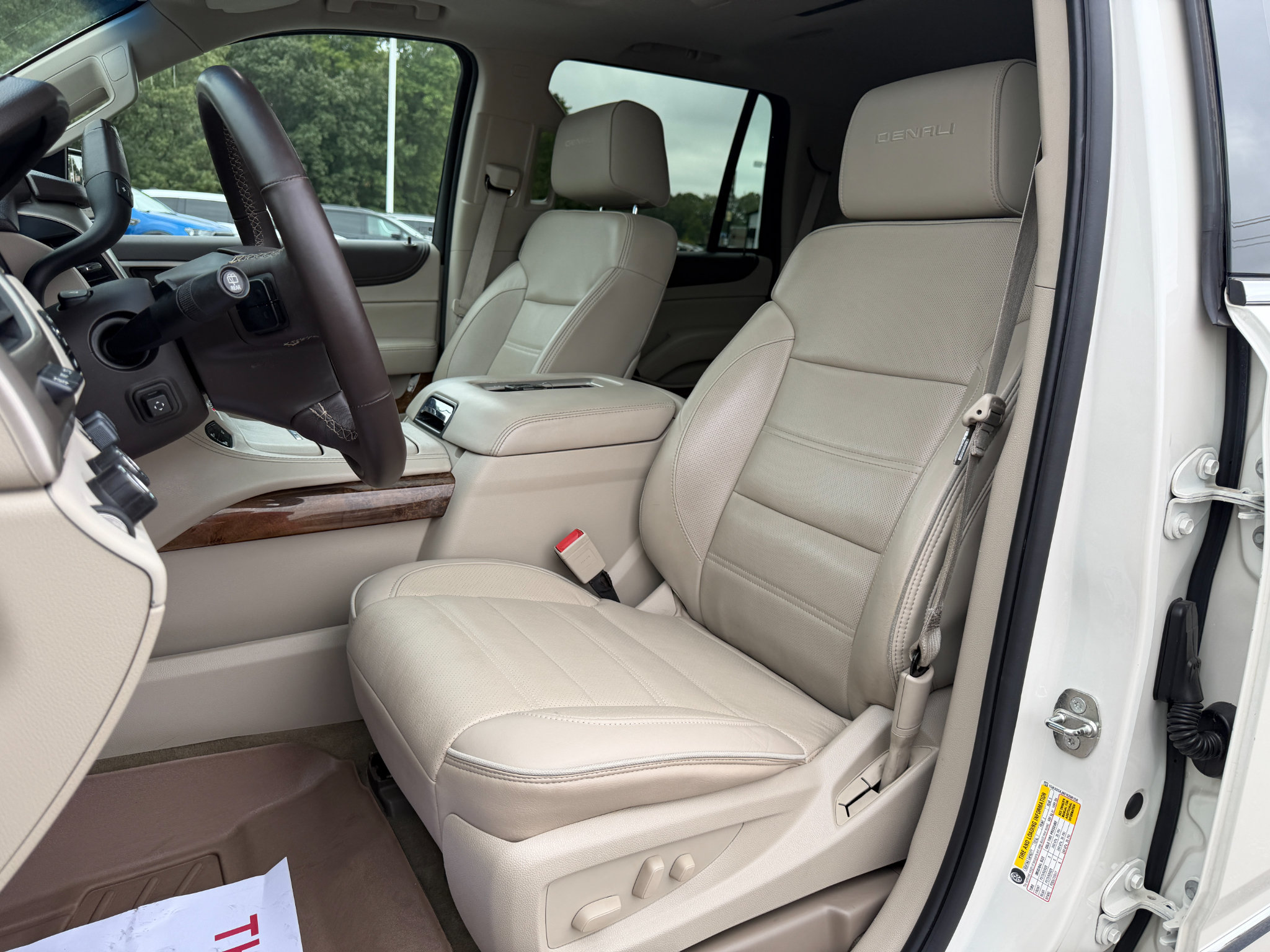 Used 2015 GMC Yukon Denali w/ Touring Package AWD/4WD image 40