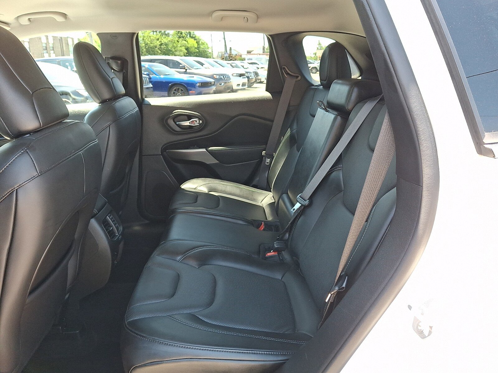 Used 2021 Jeep Cherokee Latitude Lux w/ Comfort/Convenience Group AWD/4WD image 10