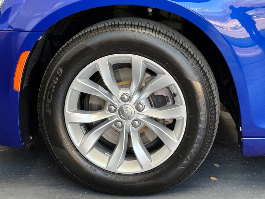 Used 2019 Chrysler 300 Touring image 23