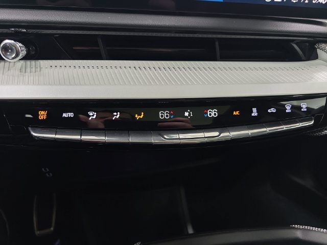 New 2027 Cadillac Optiq Luxury w/ LPO, Floor Liner Package AWD/4WD image 20