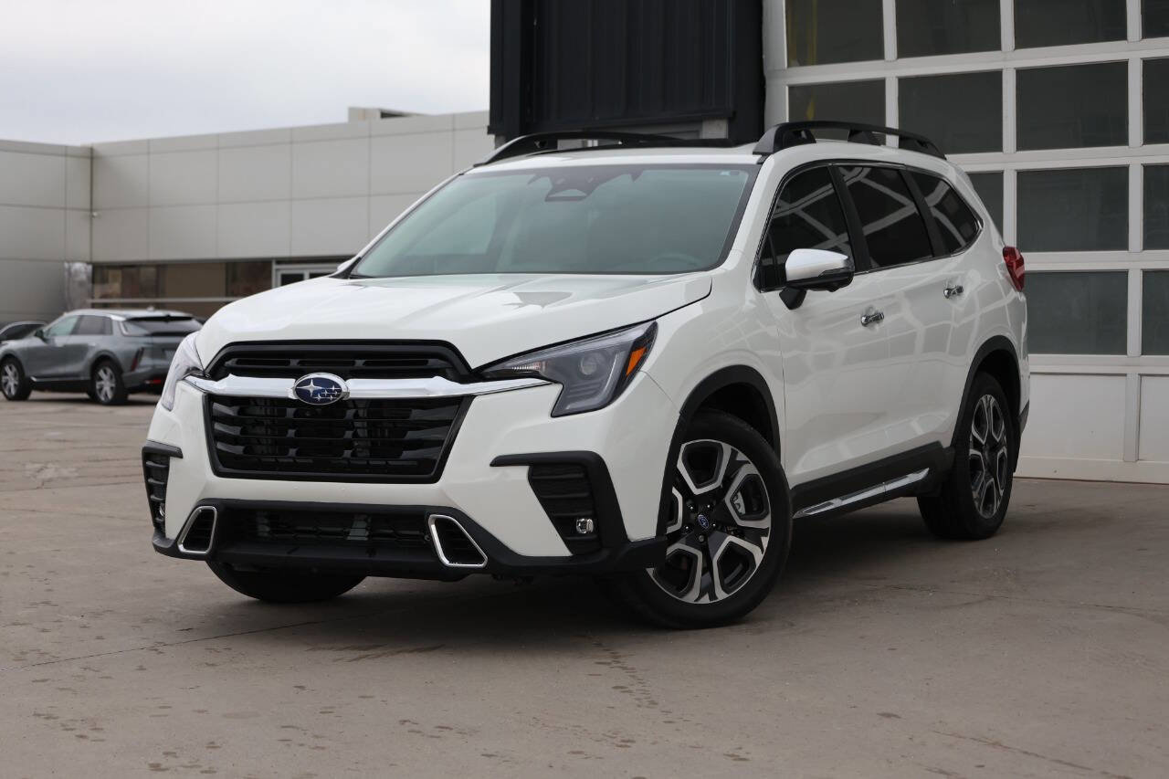 Used 2023 Subaru Ascent Touring image 3