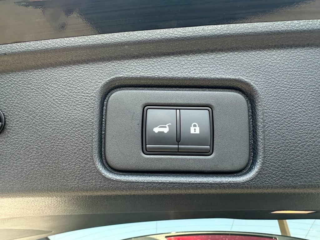 Used 2025 Nissan Pathfinder SL AWD/4WD image 22