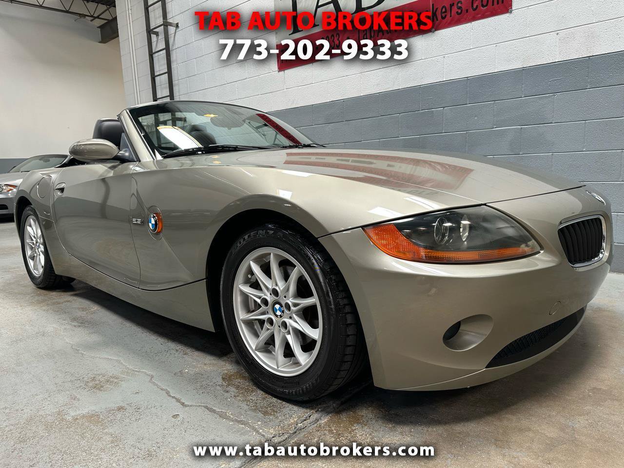 Used 2004 BMW Z4 2.5i RWD image 1