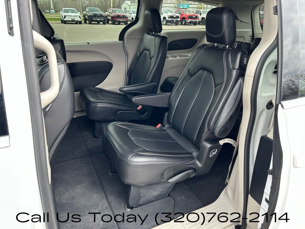 Used 2024 Chrysler Pacifica Touring-L FWD image 36