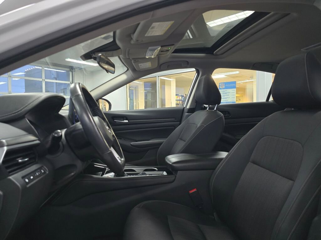 Used 2024 Nissan Altima 2.5 SV w/ SV Premium Package image 24