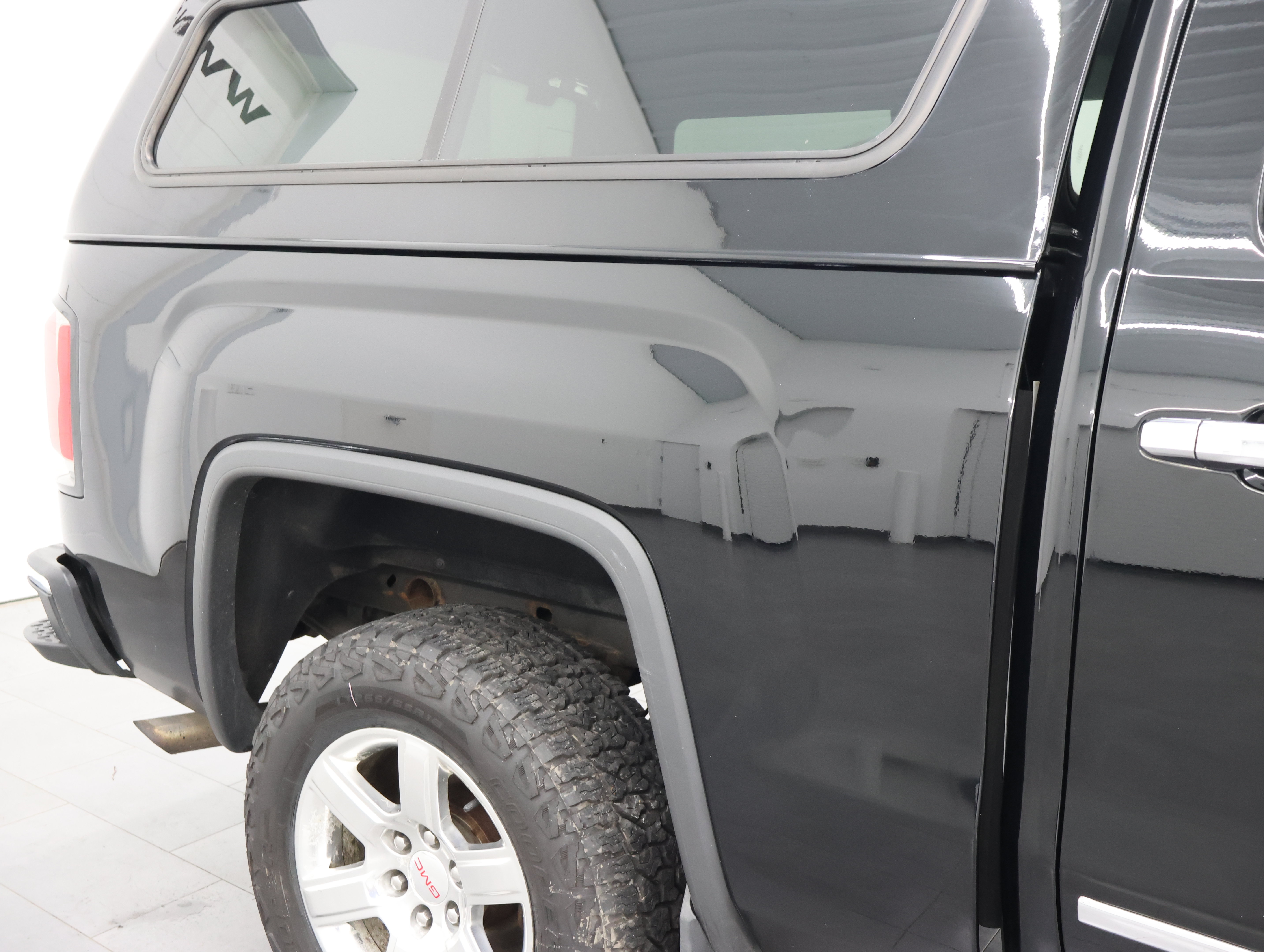 Used 2017 GMC Sierra 1500 SLT w/ Suspension Package, Off-Road AWD/4WD image 25