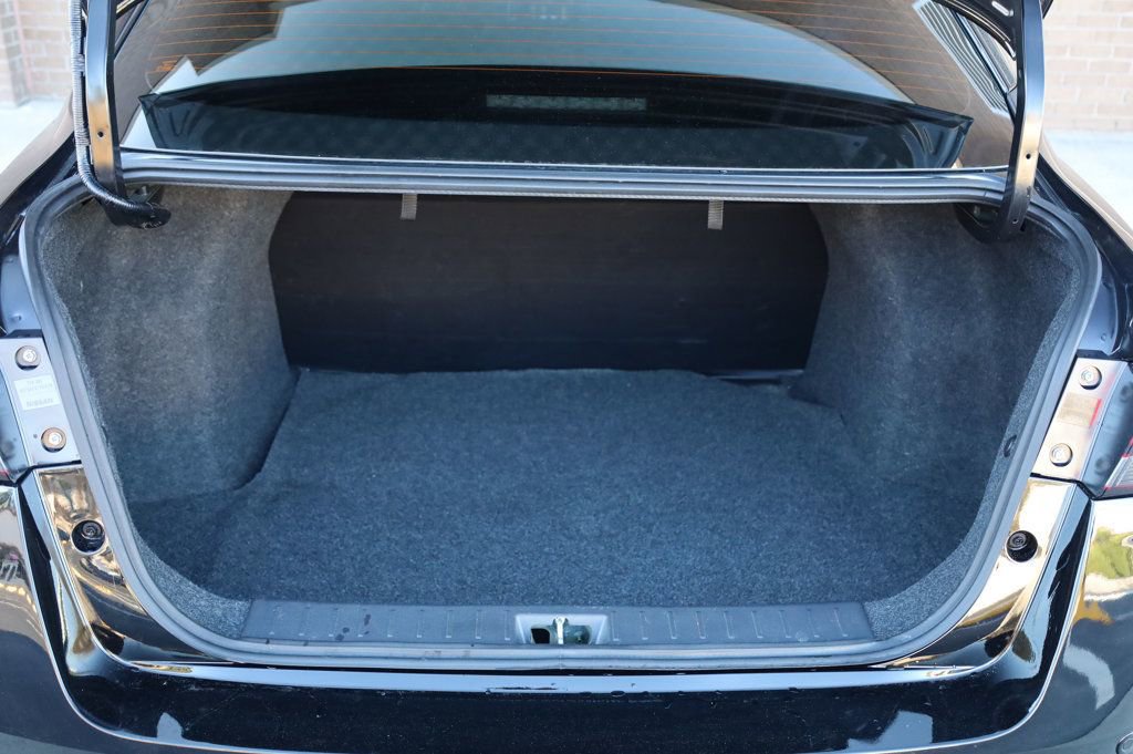 Used 2025 Nissan Versa S w/ Trunk Package image 11