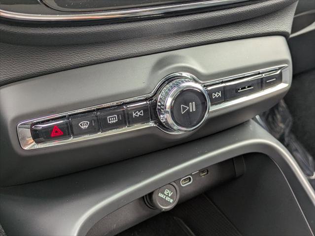 Used 2025 Volvo XC40 B5 Core w/ Protection Package Premier image 20
