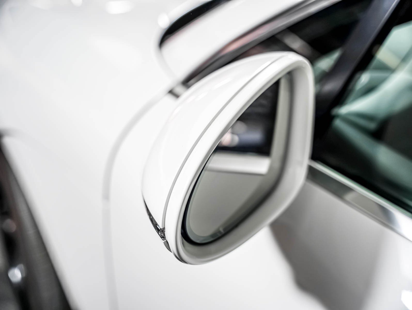 Certified 2025 Porsche Macan S AWD/4WD image 33