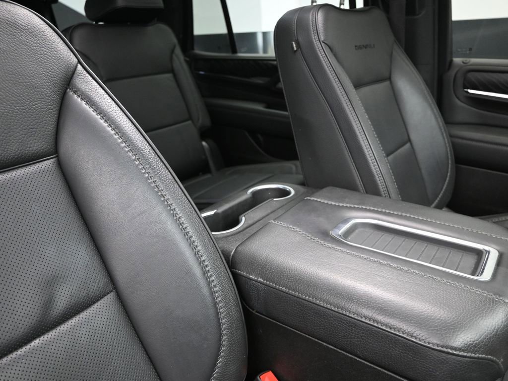 Used 2022 GMC Yukon Denali w/ Denali Premium Package image 27