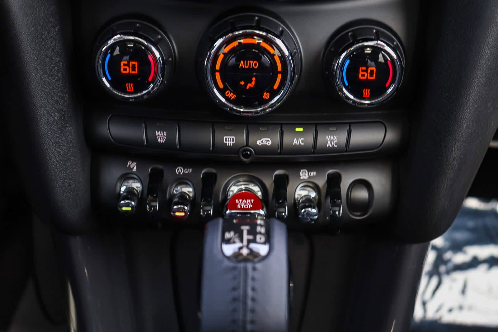 Used 2018 MINI Cooper 2-Door Hardtop image 18