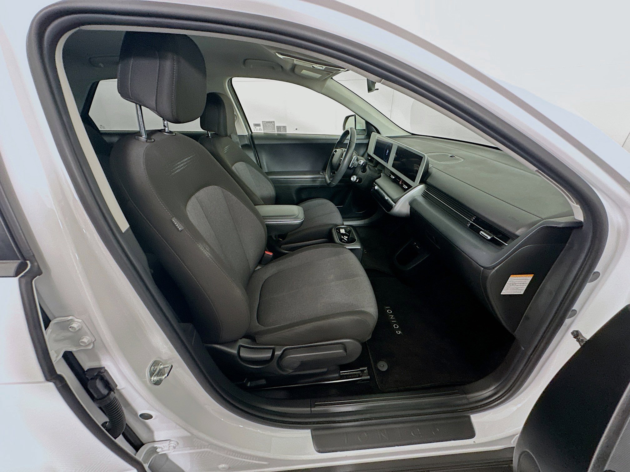 Used 2024 Hyundai Ioniq 5 SE RWD image 29