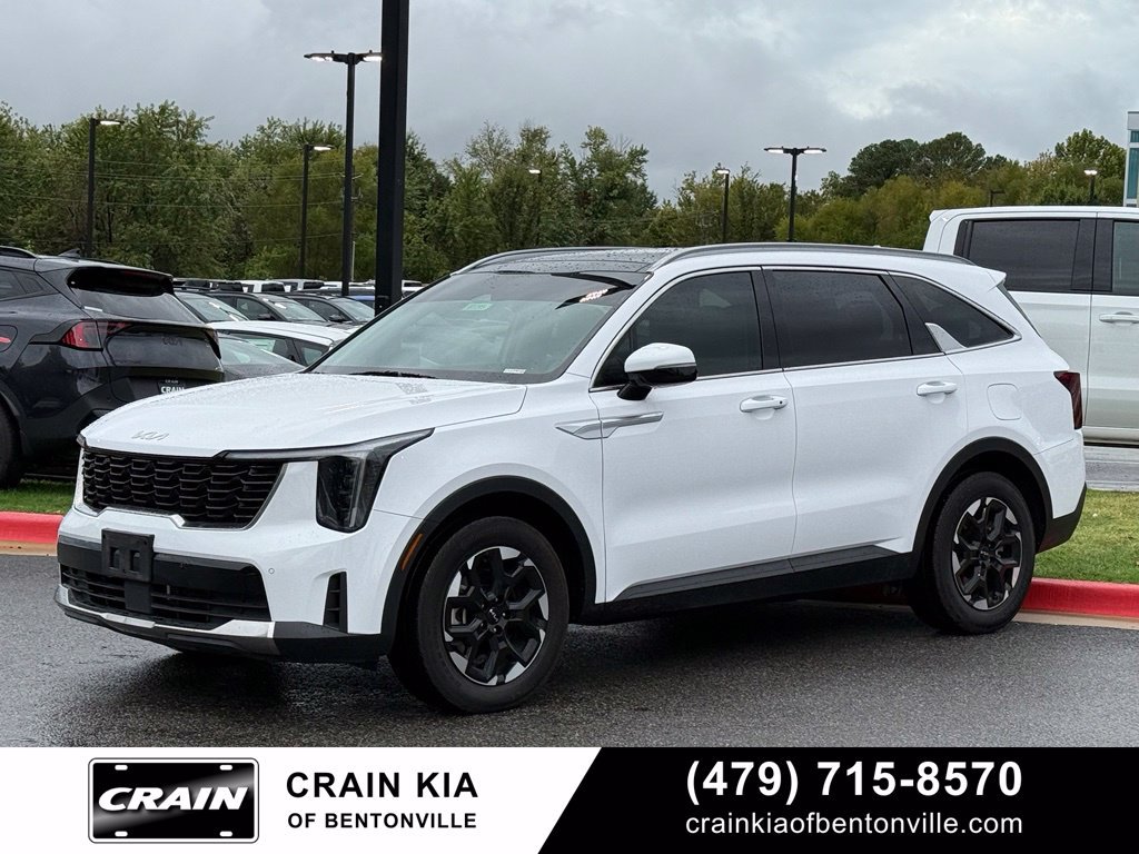 Certified 2025 Kia Sorento S w/ Panoramic Sunroof Package FWD image 3