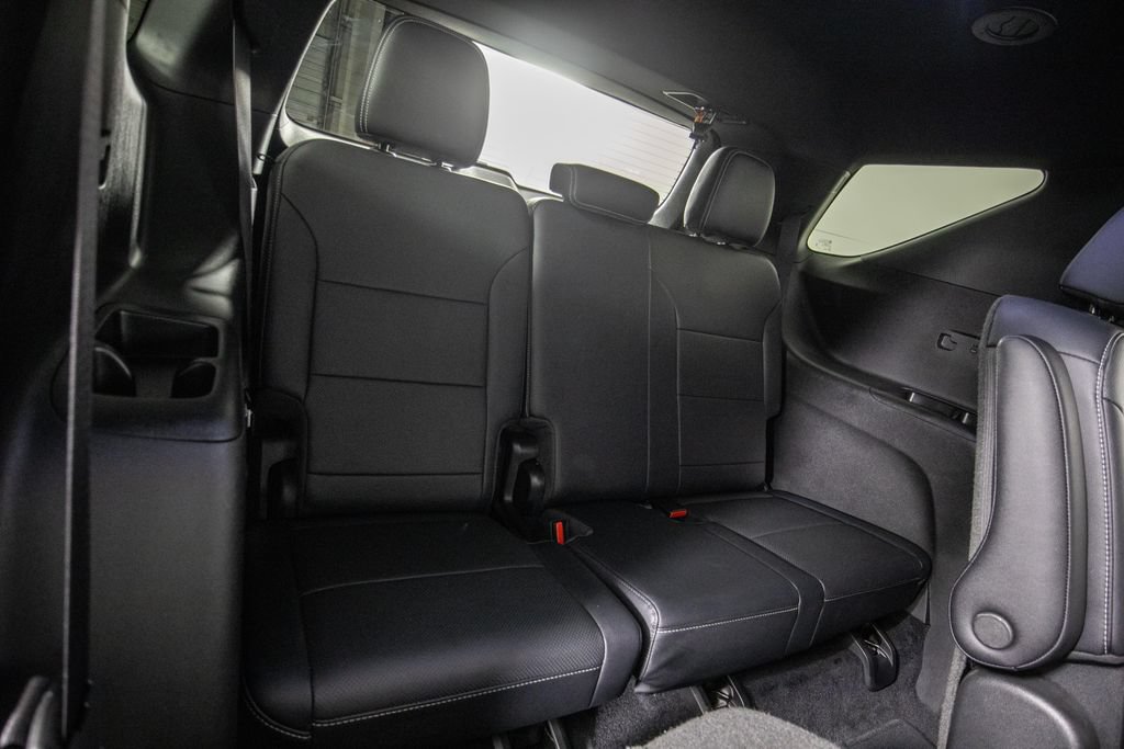 Used 2025 Chevrolet Traverse LT FWD image 15