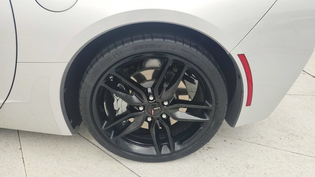 Certified 2019 Chevrolet Corvette Stingray Coupe w/ Carbon Flash Badge Package RWD image 23
