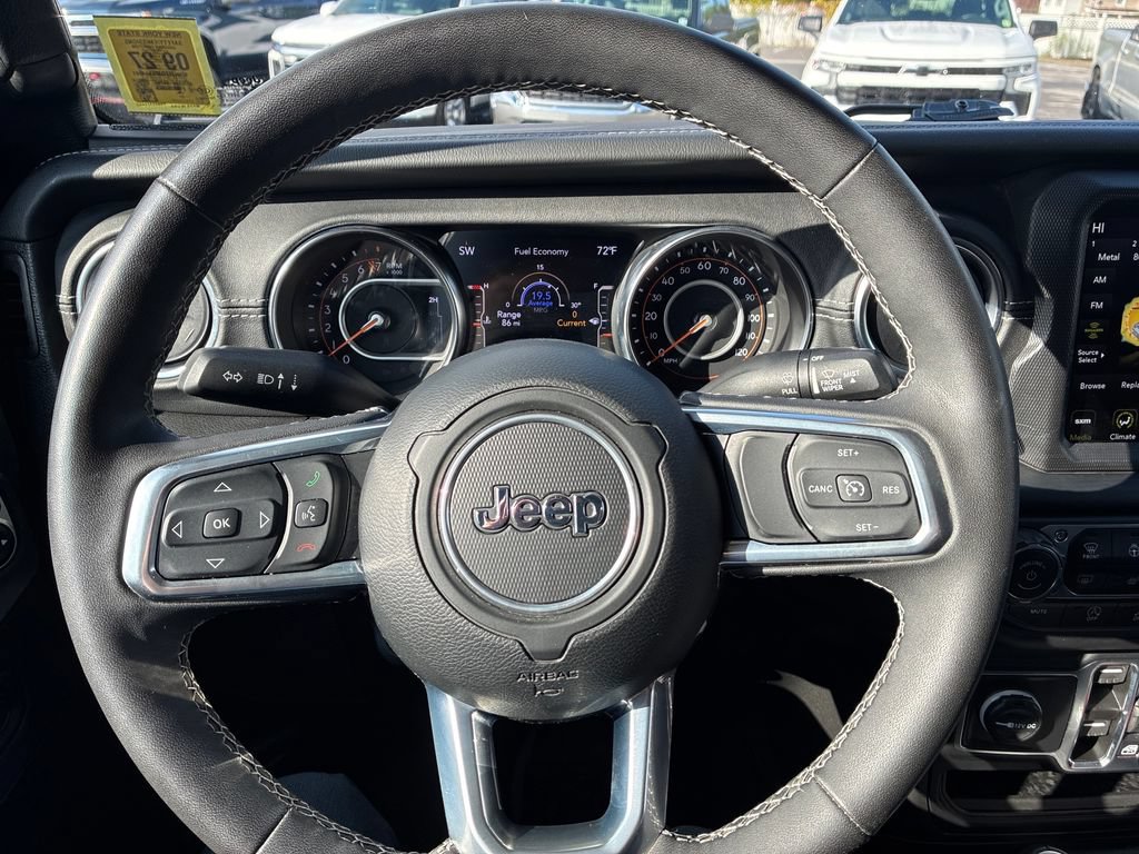 Used 2023 Jeep Gladiator Overland w/ Cold Weather Group AWD/4WD image 12