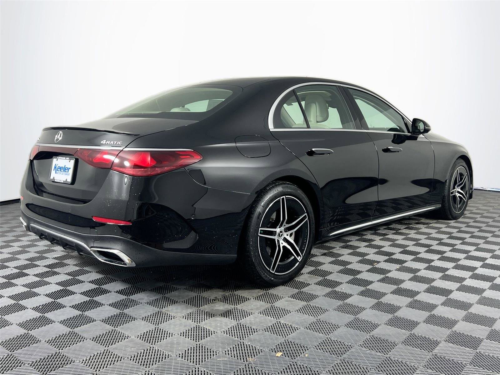 Used 2025 Mercedes-Benz E 350 4MATIC Sedan image 6