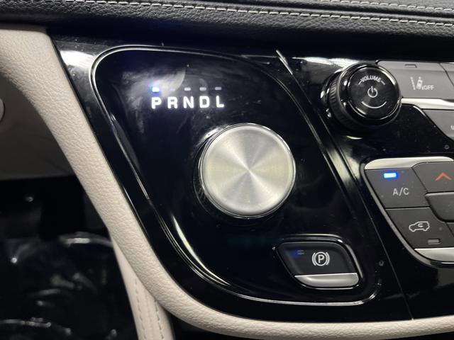 Used 2023 Chrysler Pacifica Limited image 22