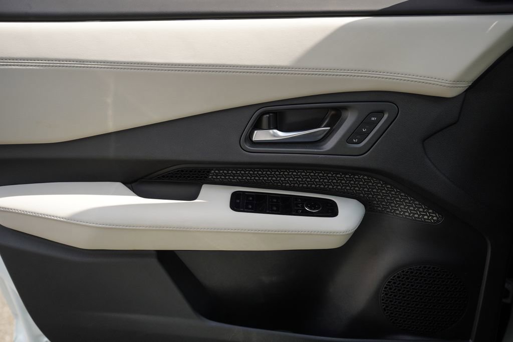 Used 2023 Nissan Ariya FWD image 37