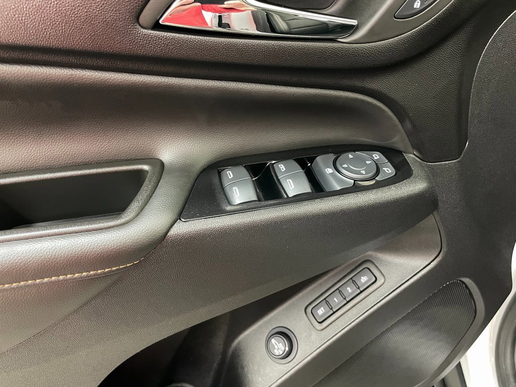 Used 2024 Chevrolet Equinox Premier image 15