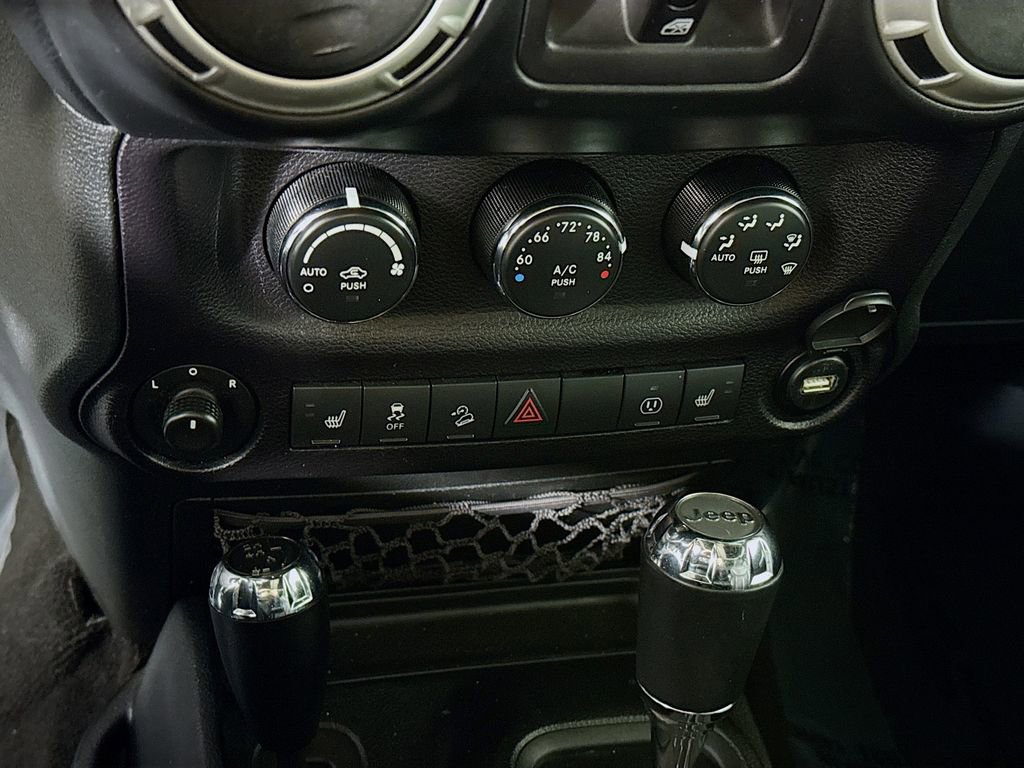 Used 2016 Jeep Wrangler Unlimited Sahara w/ Connectivity Group image 6