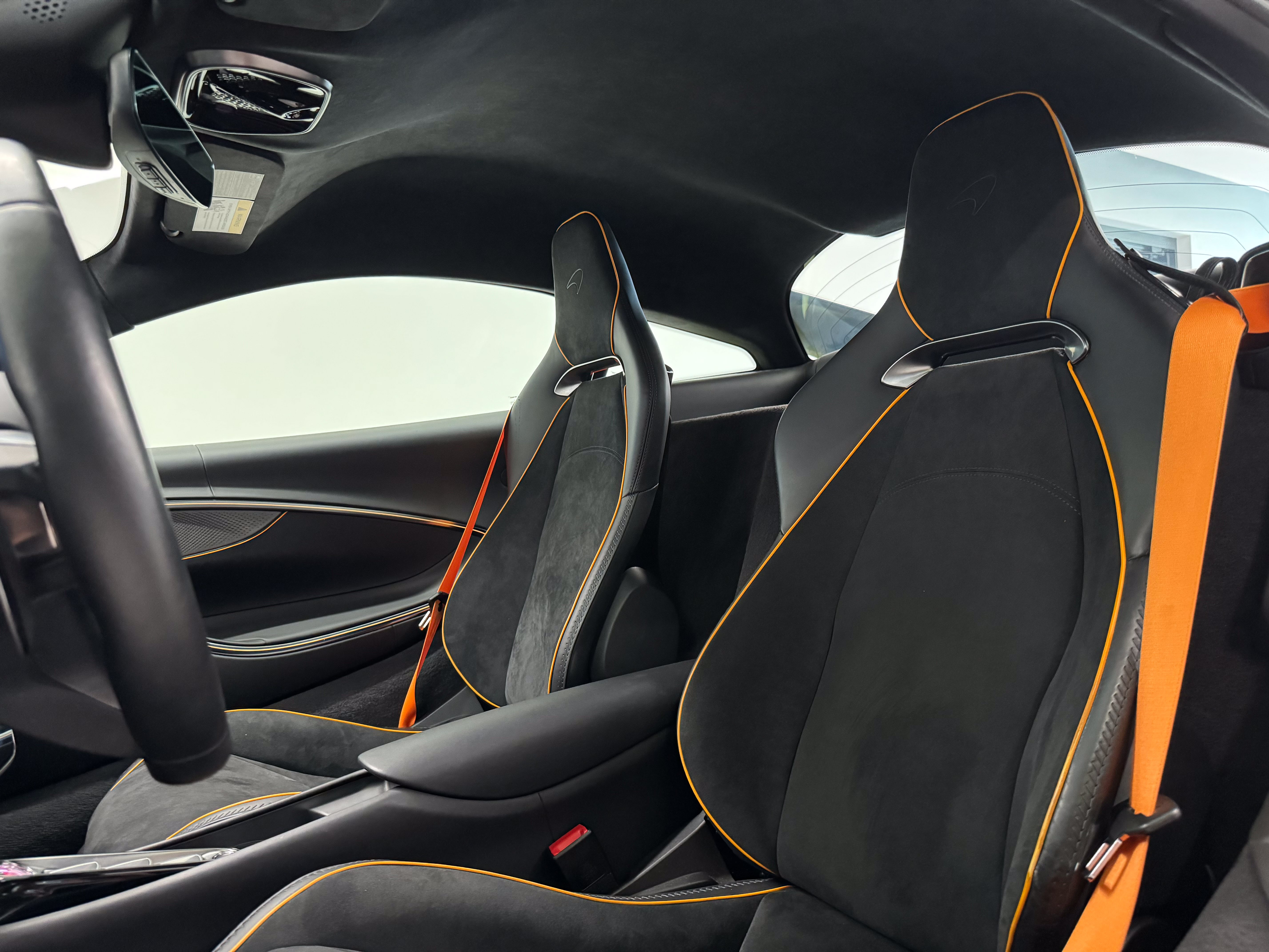 Used 2023 McLaren Artura RWD image 13