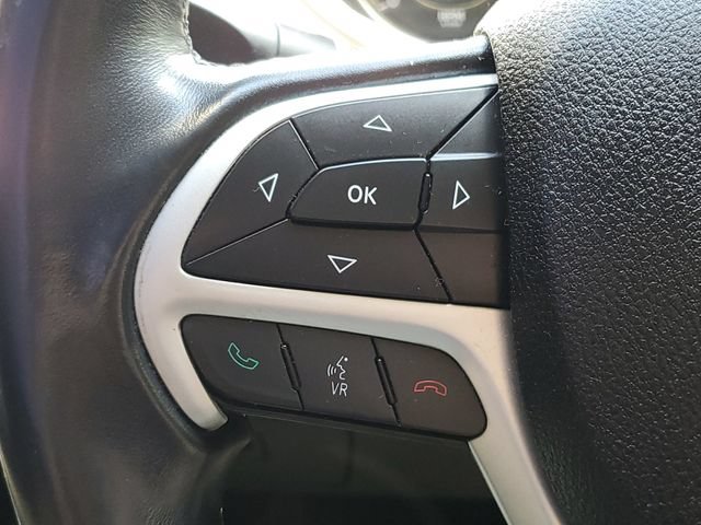 Used 2015 Jeep Cherokee Latitude AWD/4WD image 11