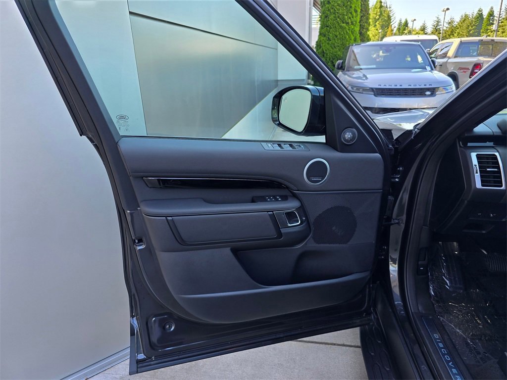 New 2025 Land Rover Discovery S image 24