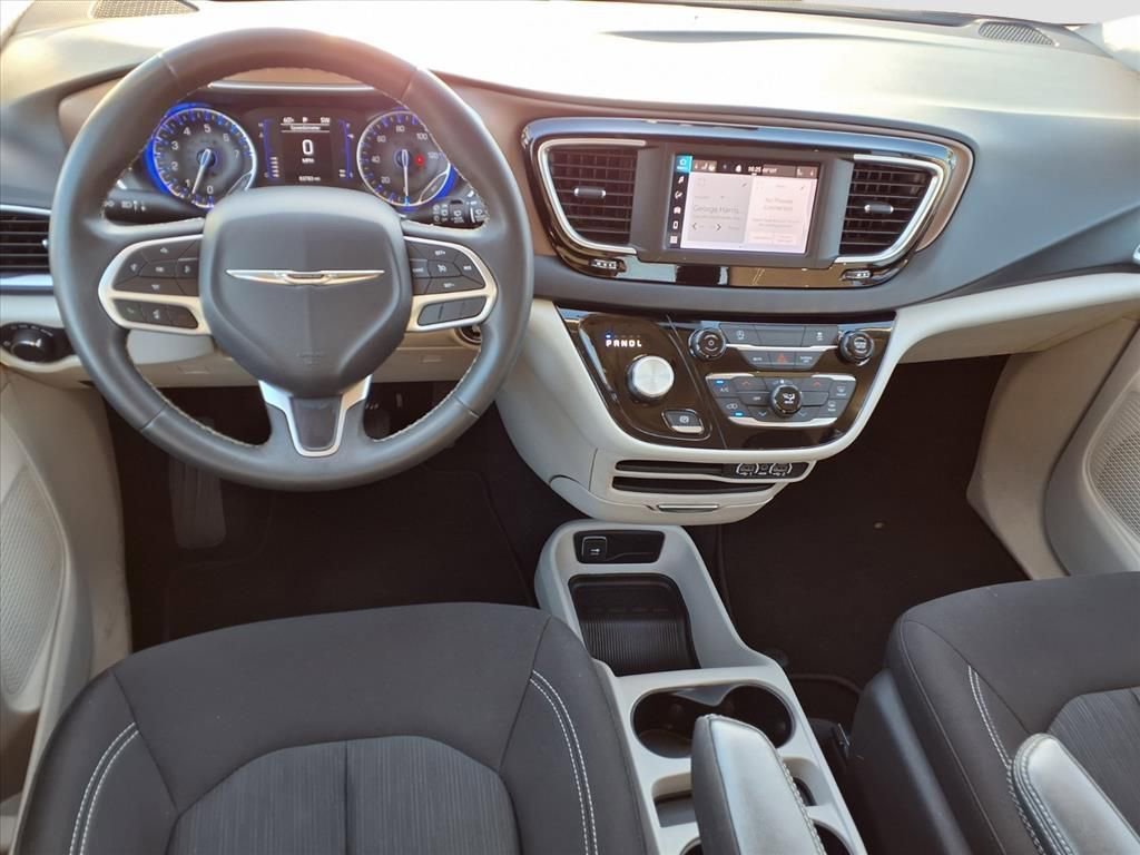 Used 2023 Chrysler Voyager LX image 7