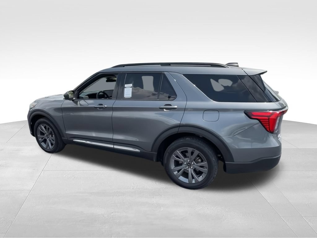 Used 2025 Ford Explorer Active w/ Active Comfort Package AWD/4WD image 7