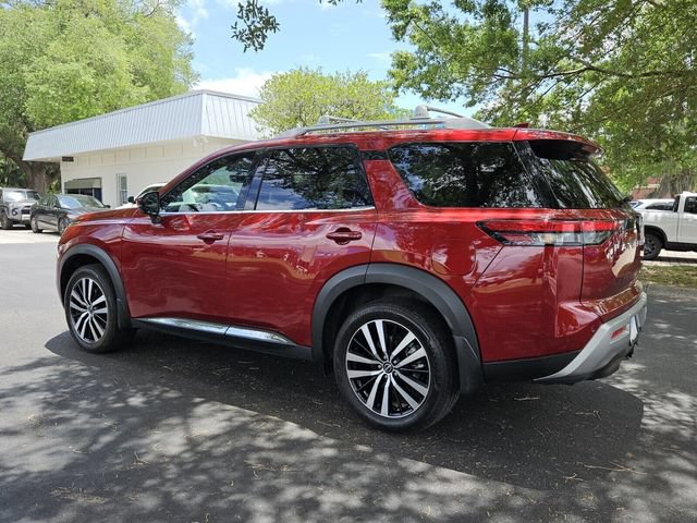 Used 2025 Nissan Pathfinder Platinum AWD/4WD image 3