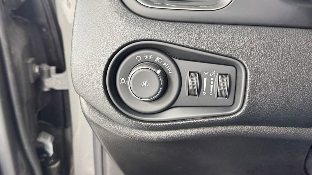 Used 2021 Jeep Renegade Limited w/ Sun & Sound Group AWD/4WD image 32