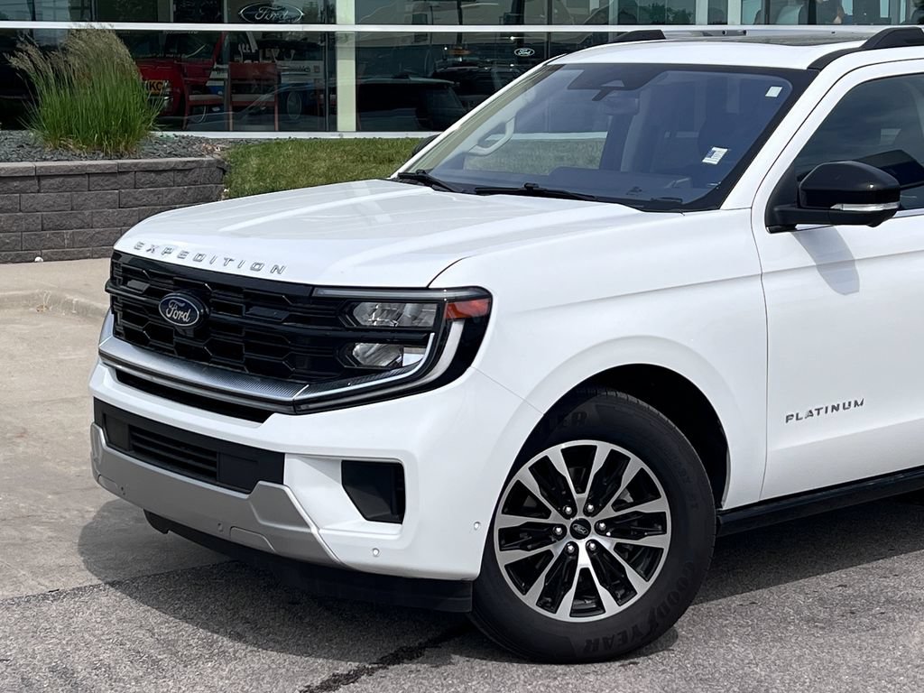 Certified 2025 Ford Expedition Platinum AWD/4WD image 2