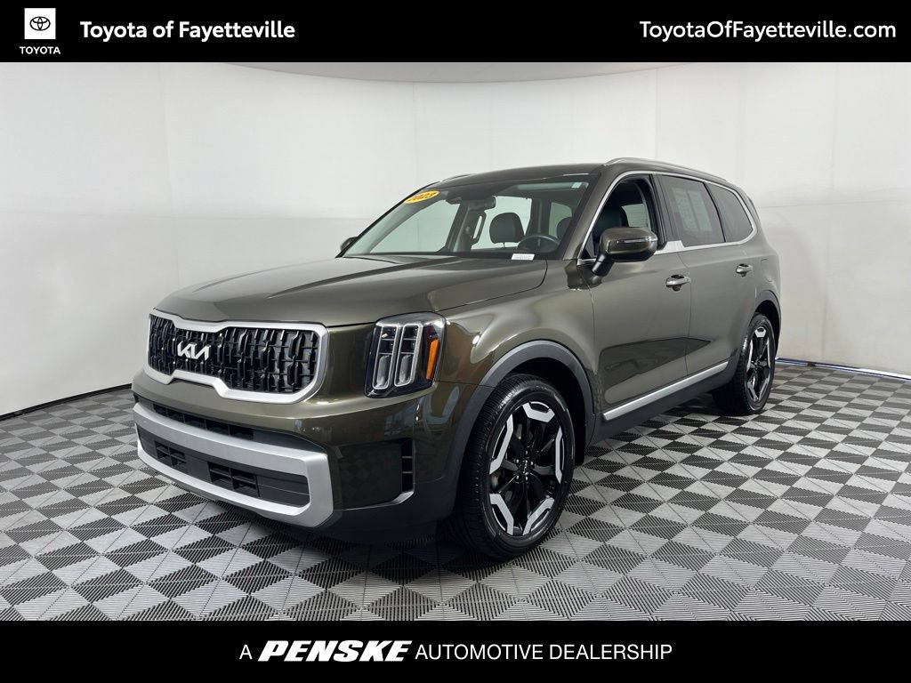 Used 2023 Kia Telluride EX w/ EX Captain's Chair Package FWD image 1