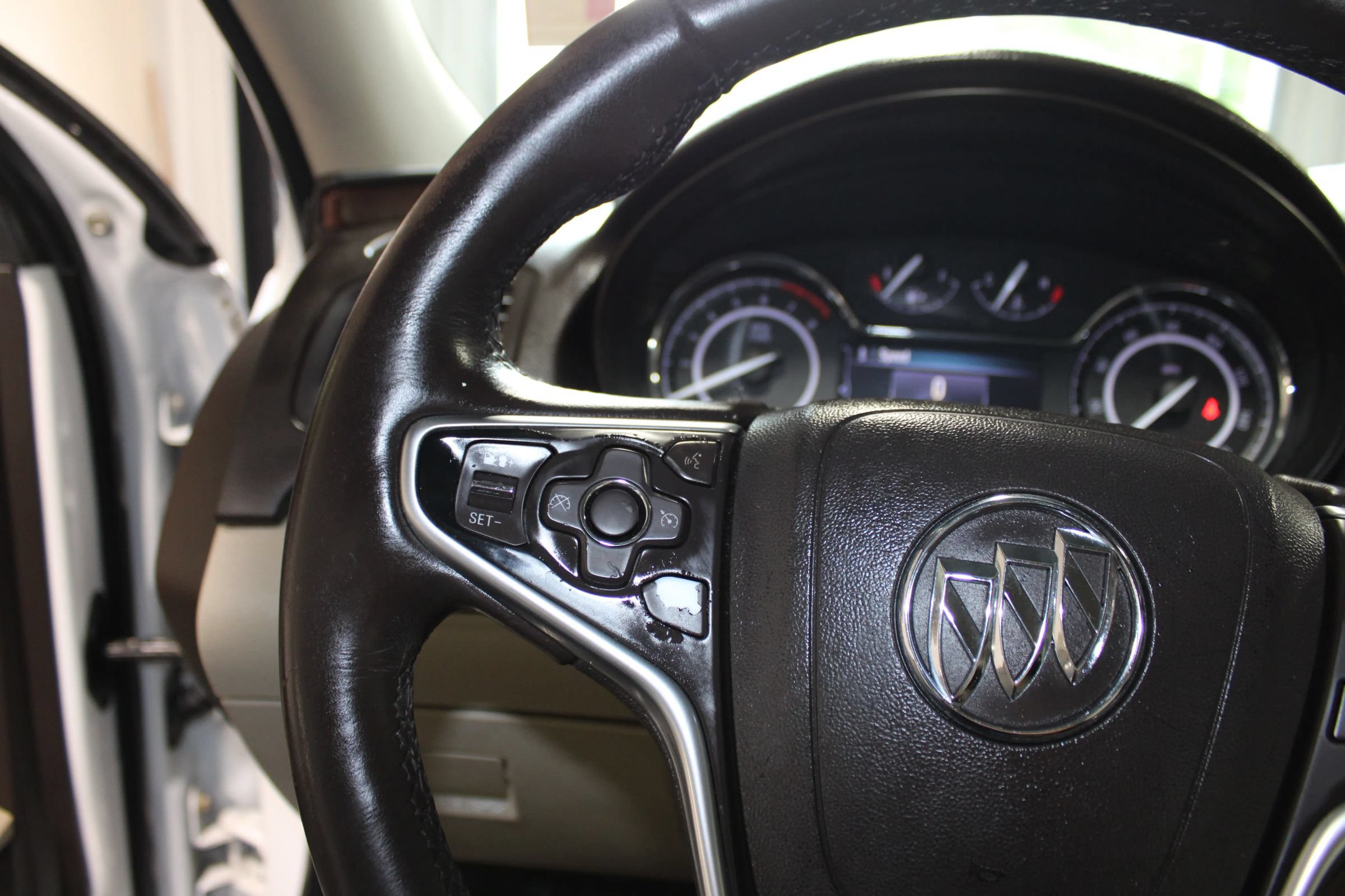 Used 2014 Buick Regal FWD image 17